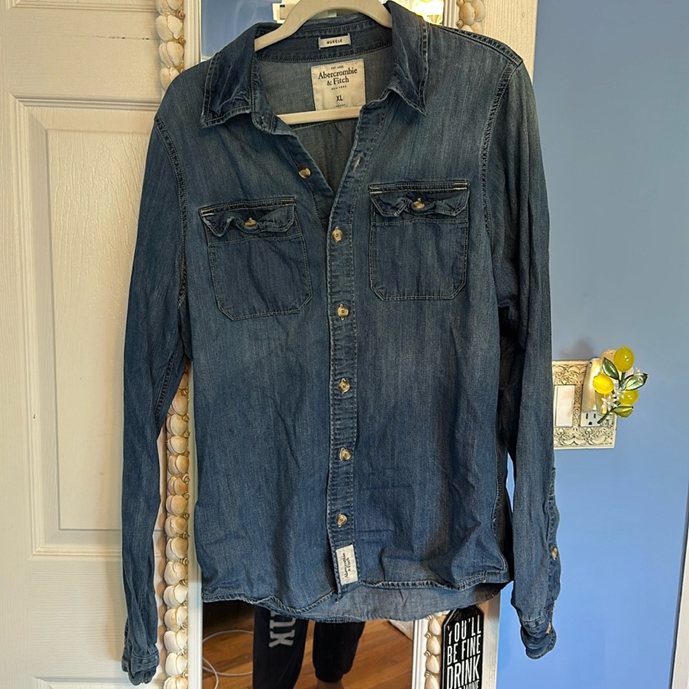 Abercrombie and Fitch denim men’s button down size XL muscle cut